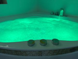 Relais Cocorico - Town House 4 Private Suites, AC Cinema Gym & Sauna