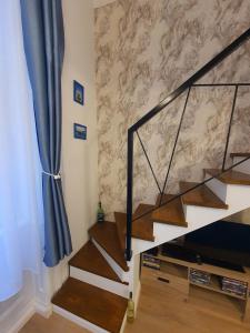 Blue Apple Apartment