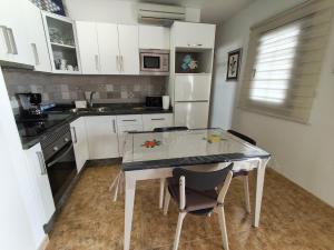 Sea Carnation Well Located, Pool & Terrace