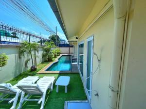 2 BR villa with private swimming pool and jacuzzi 350m from beach