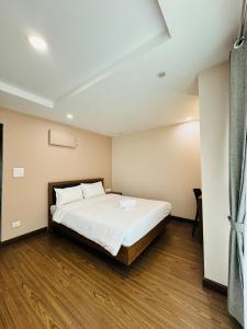 3-Bed High-rise Serene Views