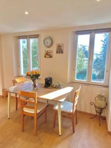 Great flat! 12 minute walk from train station and Palais
