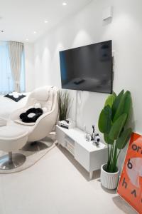 NEW Hongdae Stn 30sec #massage chair #netflix #purifier v