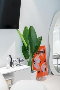 NEW Hongdae Stn 30sec #massage chair #netflix #purifier v