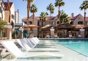 Close to the Strip 1BD resort condo ideal for families or friends gateaway
