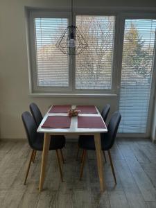 Sunny Apartment in Quiet Area