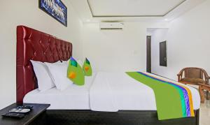 Hotel Royal Empirre Near PEC-PGI-PU-Sukhna Lake-Rock Garden-Rose Garden Chandigarh