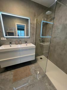 Super Apartment Riviera with sea views!