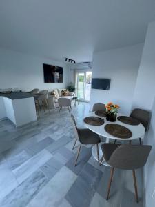 Super Apartment Riviera with sea views!