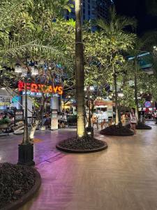 Elegant 1BR with Great View, Panoramic Pool Near Ortigas CBD - 24