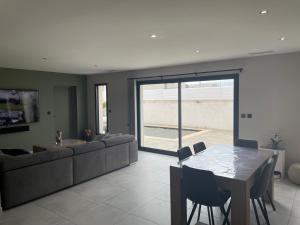 Serignan villa moderne avec piscine