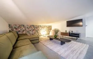 L'exploratrice - 图尔尼