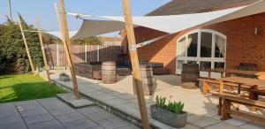 Albright Hussey Manor