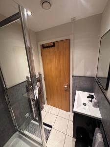 Cosy Private Room with private Bathroom - Your Perfect Gateway!