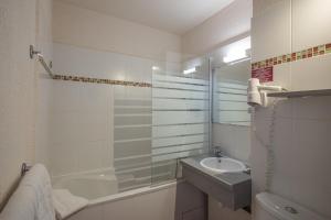 Hotels The Originals City, Hotel Cap Maya, Cap d'Agde : photos des chambres