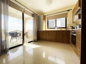 Stylish 2BR Apartment with Balcony and Parking near Saint Lazarus and Finikoudes Beach