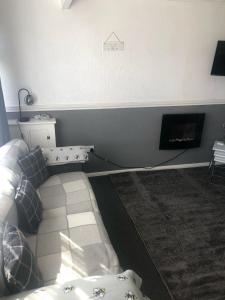 2 Bedroom Chalet Close to Beach