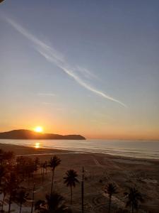 Apto Praia Grande frente ao Mar vista p Praia Kitao pé na areia Guilhermina