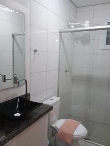 Apto6 com WI-FI e garagem e 100 a av Brasil