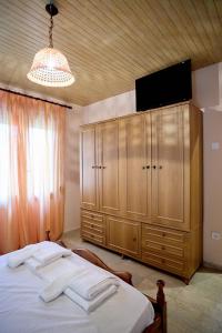 White lilies the house of gourmet flavours