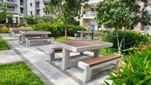 The Atherton- Spacious Modern Condo Unit in Paranaque Near the Airport, Makati, BGC and Highways