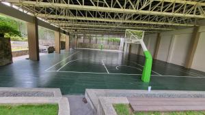 The Atherton- Spacious Modern Condo Unit in Paranaque Near the Airport, Makati, BGC and Highways