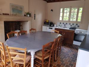 Maisons de vacances Jolie maison en pierre proche de la plage d-Omaha : photos des chambres