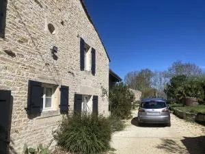 Marais'Inn, grande maison typique avec piscine et jardin arboré - 尼奥尔