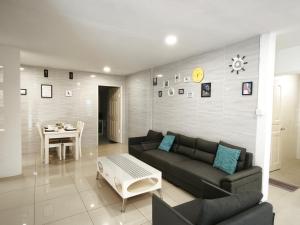 Miri Homie1-Grd Flr 3 Rooms 12 Pax