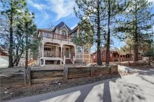 Canyon Castle Mtn Retreat w Hot Tub & Fireplace - بيغ بير لاكي