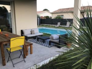 Maisons de vacances Vacation home with a pool in a perfect location : photos des chambres