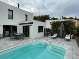 Villa avec piscine près des plages