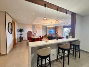 Duplex de luxe avec jardin au coeur de la marina