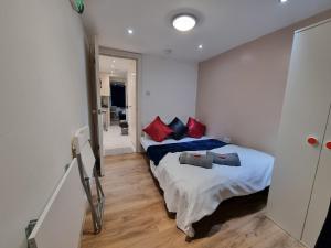 2 bed flat in Heathrow London Free parking