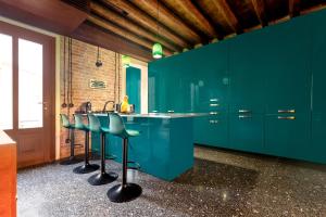 Golden Luxe - Glass of Murano luxury apartment