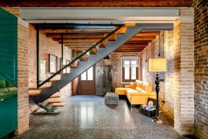 Golden Luxe - Glass of Murano luxury apartment