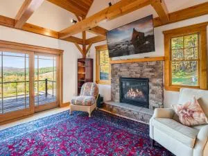 Casita Alta - Main House, a spacious retreat in Woodstock, VT, with stunning mountain views! NO POOL - Quechee