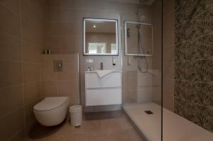 Hotels Logis Hotel & Restaurant - Les Hauts de Montreuil : Chambre Double