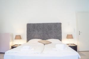 2 Pleasant Flats Prime Location, Perfect for Long Stays