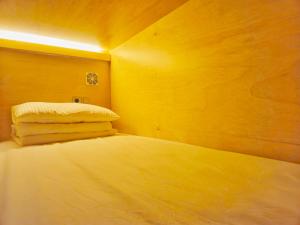 82 Capsule Hotel