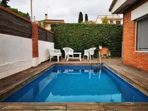 House with outdoor spaces and pool - Creixell