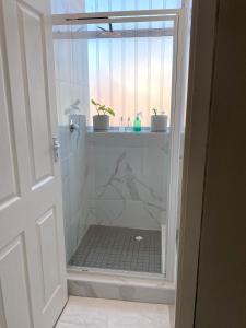 Beachside Studio Apartment on Surfers Corner