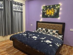 Shalom Guesthouse and Cafe
