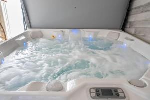 The Experience - Pool Hot Tub Theater Games Rm Pub