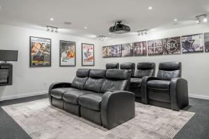 The Experience - Pool Hot Tub Theater Games Rm Pub