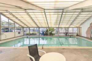 Boardwalk Condo with Ocean View Balcony & Pool