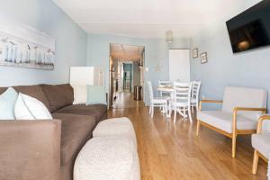 Boardwalk Condo with Ocean View Balcony & Pool