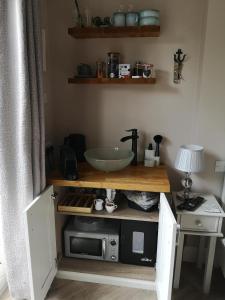 Stylish studio own entrance in Victorian House