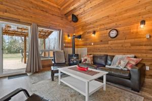 Lake Vibes 3 BD 1 BA Cottage steps from the Lake