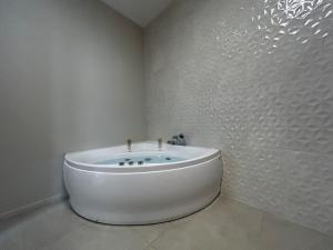 E1 Reton magnifique T3 RDC terrasse et jacuzzi